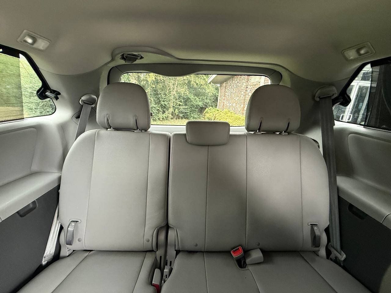 Used 2015 Toyota Sienna XLE w/ XLE Navigation Package FWD image 17