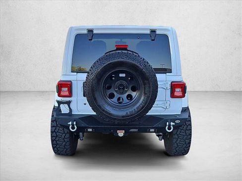 Used 2018 Jeep Wrangler Unlimited Sahara AWD/4WD image 7