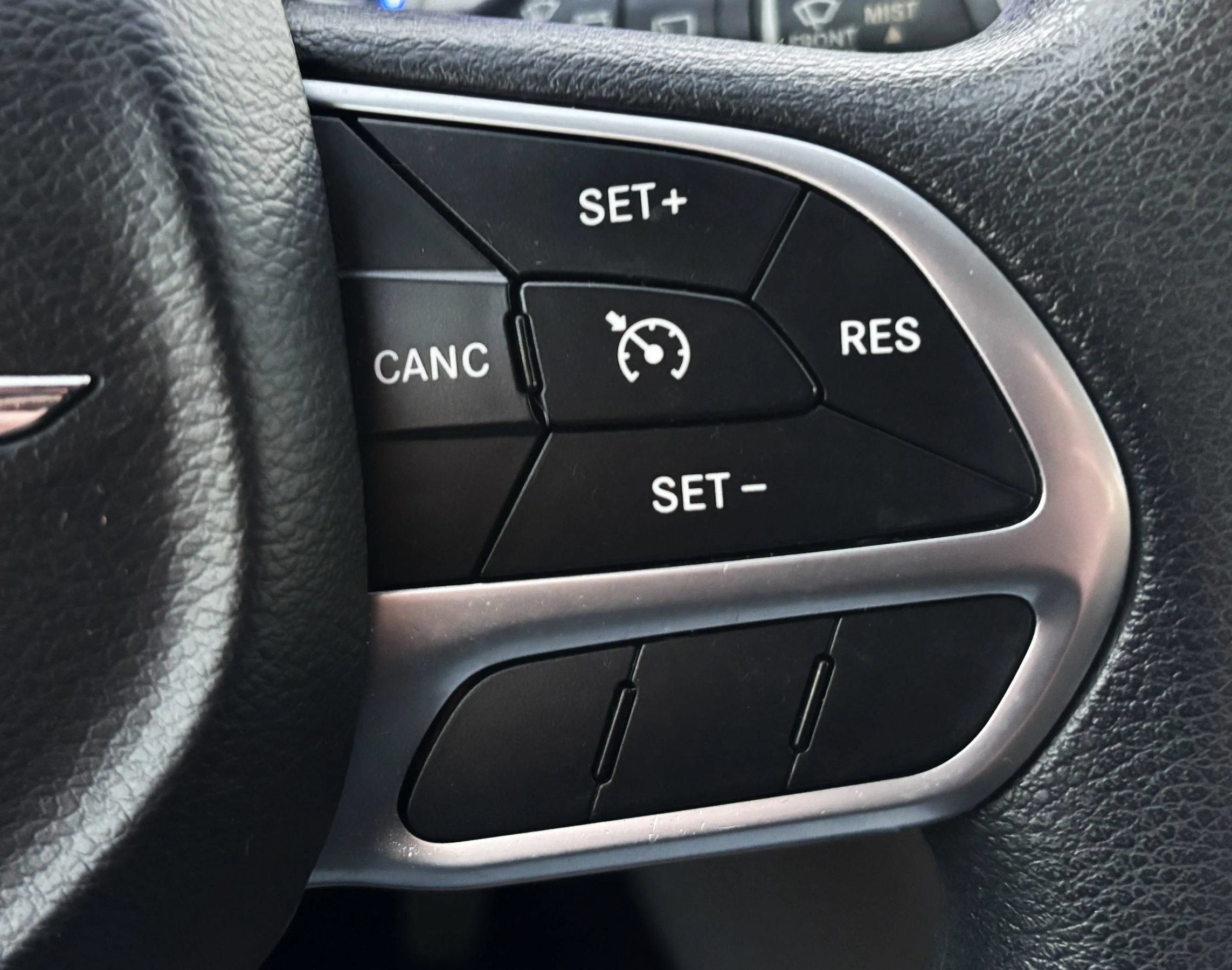 Used 2017 Chrysler Pacifica Touring FWD image 21