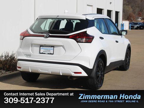 Used 2022 Nissan Kicks S image 2