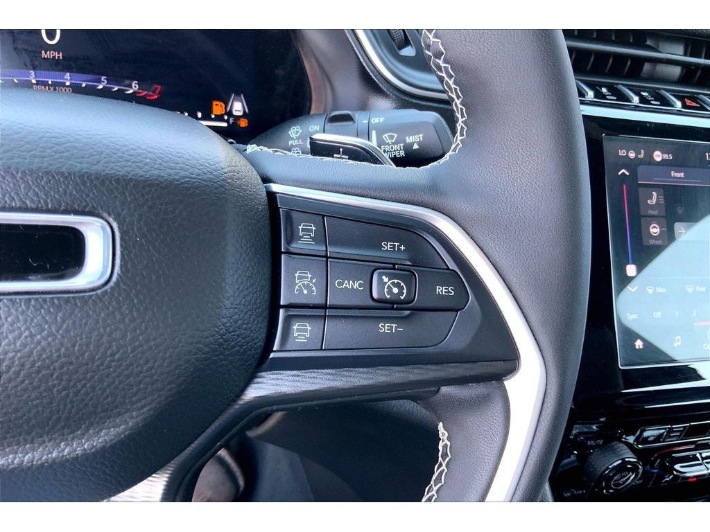 Used 2023 Jeep Grand Cherokee L Laredo AWD/4WD image 21