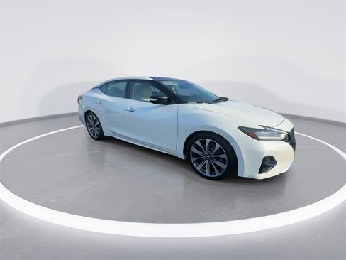 Used 2019 Nissan Maxima Platinum image 2