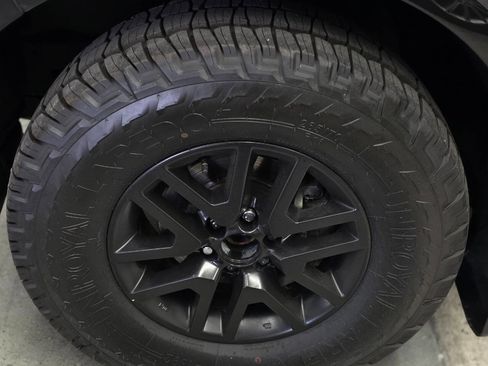 Used 2019 Nissan Frontier SV image 14