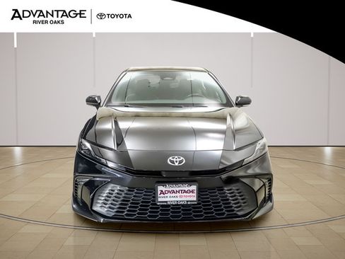 Used 2025 Toyota Camry SE FWD image 3
