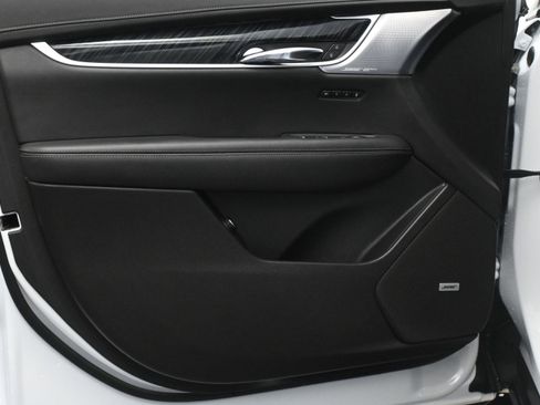Used 2023 Cadillac XT6 Premium Luxury w/ Technology Package FWD image 20