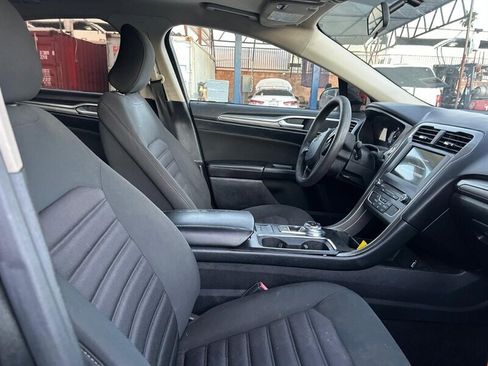 Used 2018 Ford Fusion SE w/ Fusion SE Technology Package image 24