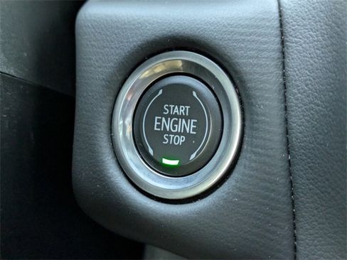 Used 2023 Chevrolet Suburban Premier image 31