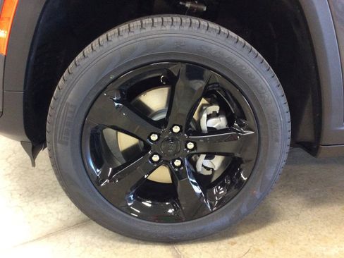 New 2025 Jeep Grand Cherokee L Limited w/ Black Appearance Package image 10