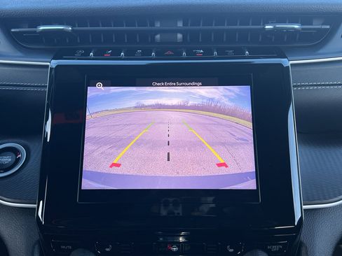 Used 2023 Jeep Grand Cherokee L Laredo image 26