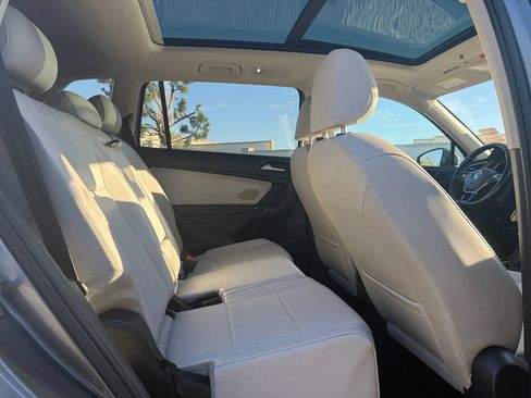 Used 2018 Volkswagen Tiguan SEL FWD image 17