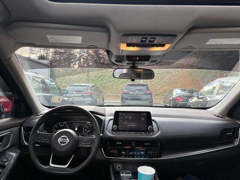 Used 2021 Nissan Rogue SV w/ Premium Package image 6