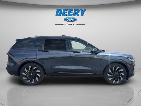 Used 2024 Lincoln Nautilus Reserve w/ Equipment Group 202A AWD/4WD image 9