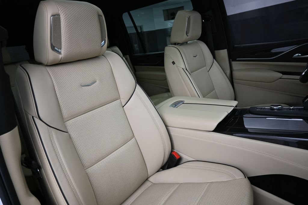 Used 2023 Cadillac Escalade ESV Premium Luxury AWD/4WD image 31