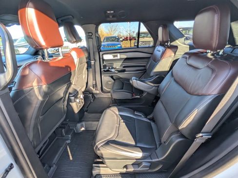 Used 2022 Ford Explorer Platinum w/ Technology Package image 33