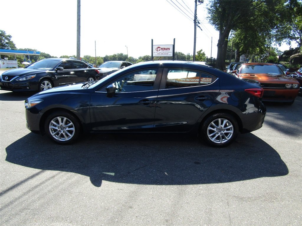 Used 2017 MAZDA MAZDA3 Sport w/ Preferred Equipment Package FWD image 4