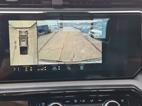 Used 2023 GMC Sierra 1500 AT4 w/ Technology Package AWD/4WD image 28