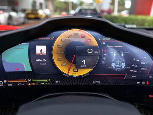 Used 2023 Ferrari SF90 Spider image 31