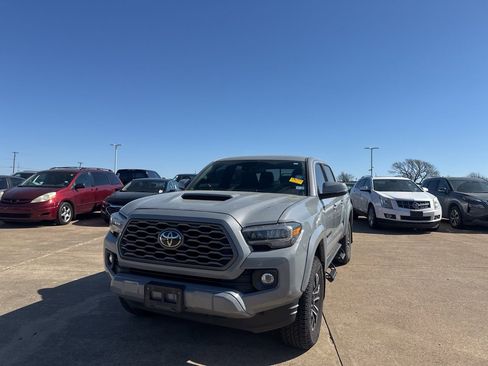 Used 2021 Toyota Tacoma TRD Sport w/ Technology Package image 6