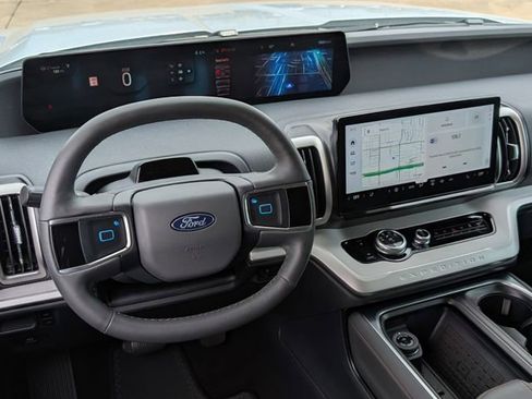 New 2025 Ford Expedition Active image 32