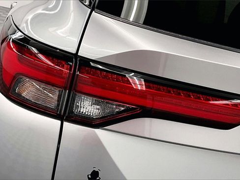 Used 2024 Mitsubishi Outlander SEL image 31