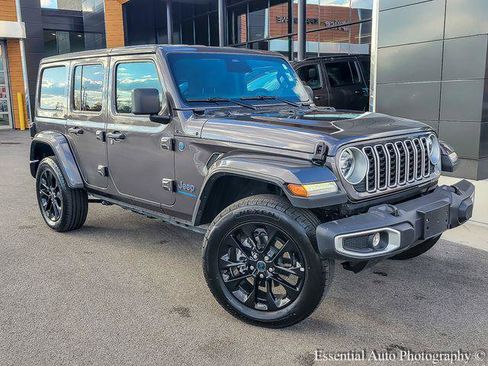 Certified 2025 Jeep Wrangler Unlimited Sahara w/ Safety Group AWD/4WD image 1