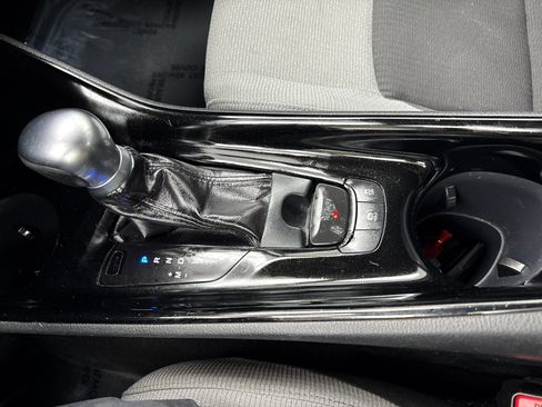 Used 2019 Toyota C-HR XLE FWD image 31