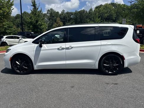 Certified 2026 Chrysler Pacifica Limited w/ S Appearance Package FWD image 9