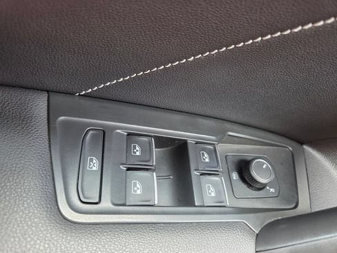 Used 2024 Volkswagen Tiguan SE R-Line FWD image 19