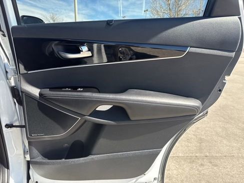 Used 2019 Kia Sorento SX image 13