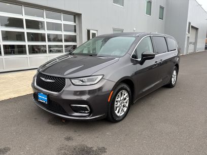 Used 2023 Chrysler Pacifica Touring-L