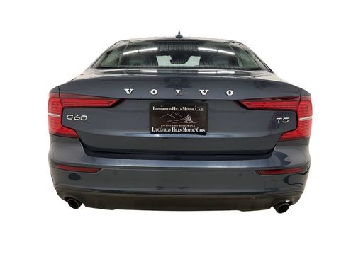 Used 2019 Volvo S60 T5 Momentum w/ Premium Package FWD image 5