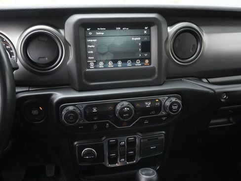 Used 2022 Jeep Wrangler Unlimited Sport image 15