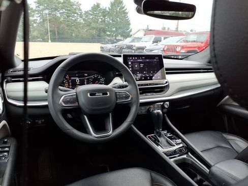 Used 2023 Jeep Compass Limited AWD/4WD image 9