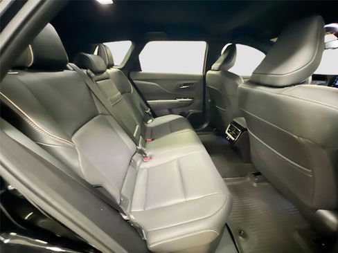 Used 2025 Toyota Crown Signia XLE image 31