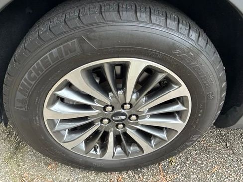 Used 2023 Lincoln Nautilus FWD w/ Premium Package image 11