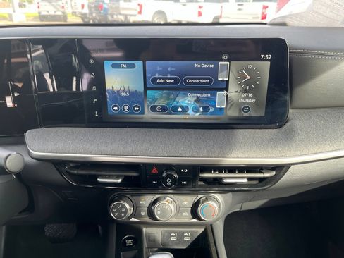 Used 2025 Nissan Kicks SV FWD image 10