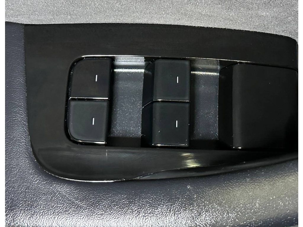 Used 2021 Tesla Model Y Long Range AWD/4WD image 36