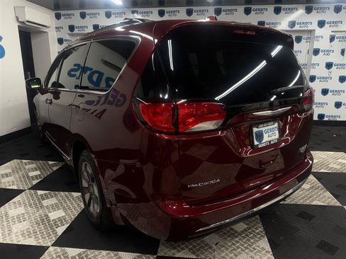 Used 2018 Chrysler Pacifica Limited w/ Advanced Safetytec Group FWD image 6