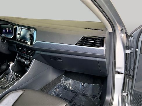 Used 2024 Volkswagen Jetta SE FWD image 19