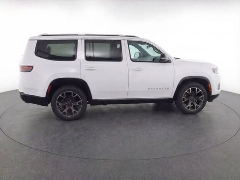 Used 2023 Jeep Wagoneer Series III w/ Preferred Equipment Group image 7