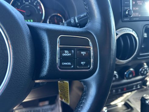 Used 2018 Jeep Wrangler Unlimited Rubicon w/ Cold Weather Group AWD/4WD image 53