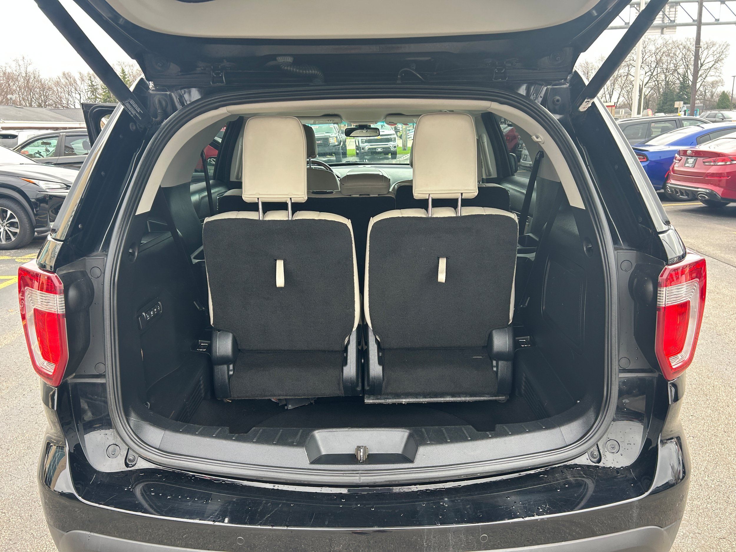 Used 2016 Ford Explorer Platinum AWD/4WD image 5
