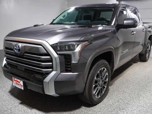 Used 2024 Toyota Tundra Limited AWD/4WD image 32
