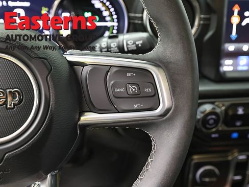 Used 2023 Jeep Wrangler Unlimited Sahara AWD/4WD image 16