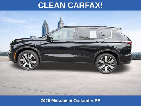 Used 2025 Mitsubishi Outlander SE FWD image 2