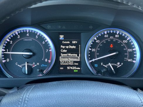 Used 2019 Toyota Highlander XLE w/ Carpet Mat Package (TMS) AWD/4WD image 24