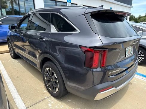 Certified 2025 Kia Sorento S w/ Panoramic Sunroof Package FWD image 3