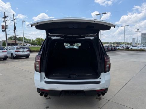Used 2024 Chevrolet Suburban Premier AWD/4WD image 27