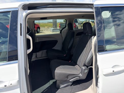 Used 2024 Chrysler Voyager LX FWD image 13