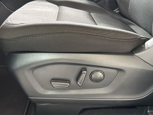 Used 2023 Ford Explorer XLT image 14